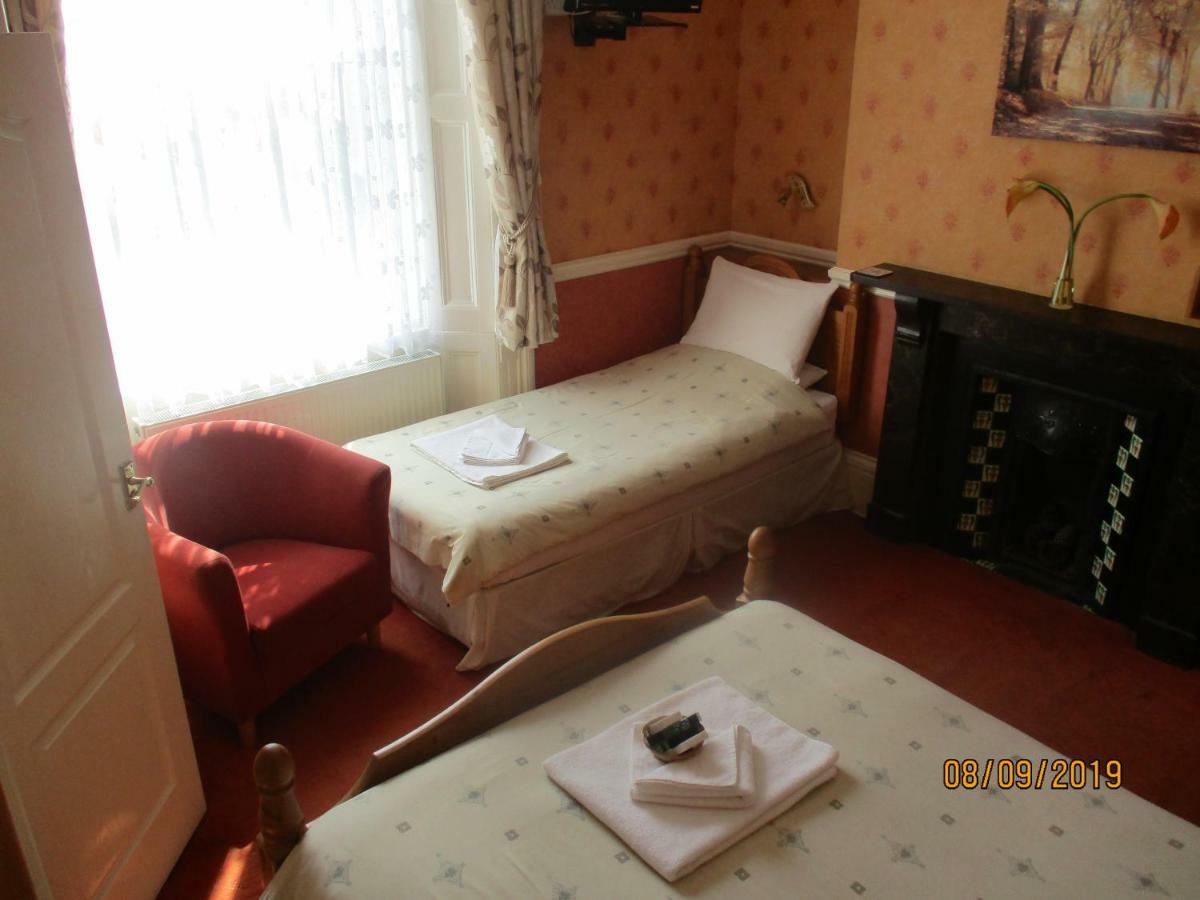 แอชวู้ด แกรนจ์ Bed & Breakfast ทอร์คิ ภายนอก รูปภาพ